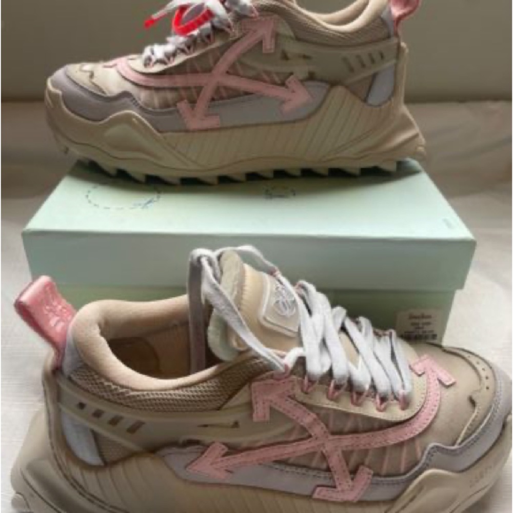 ODSY PINK AND BEIGE SIZE 11